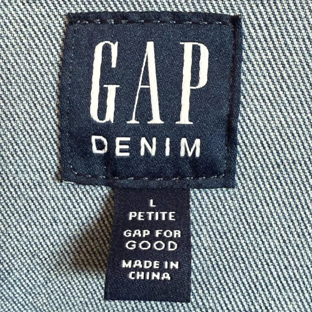 GAP Women's Classic Blue Jean Jacket, size Petite Large - Picture 3 of 4